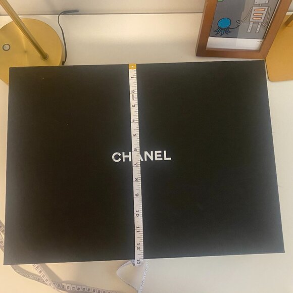 Authentic Chanel Large Box - Picture 3 of 13